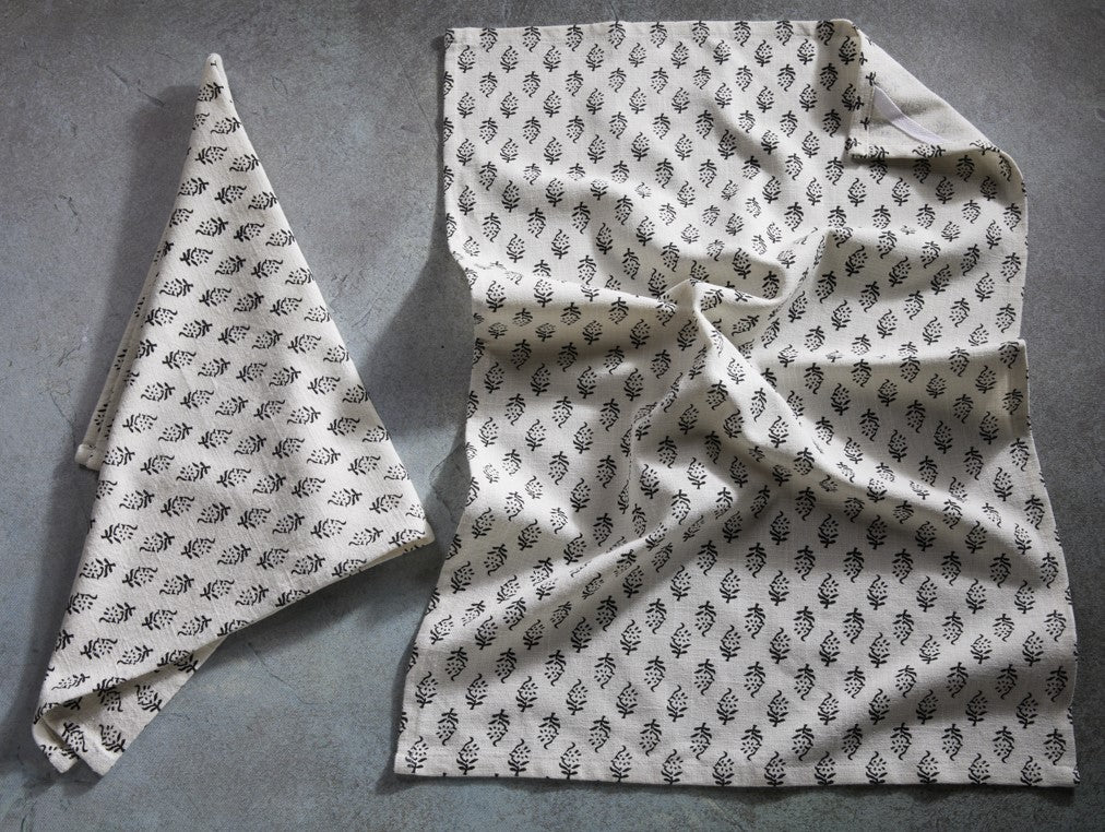 Premium Cotton Printed Towels - Paisley Print Set of 2 Kitchen Towels - 100 % Cotton - Ivory / Black